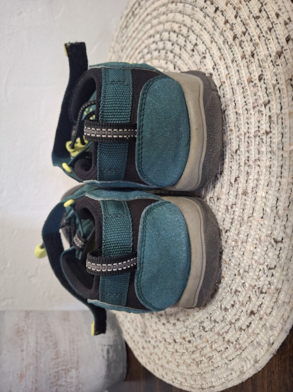 Kid's Keen Green Outdoor Sandals Size 6. - Picture 4 of 9